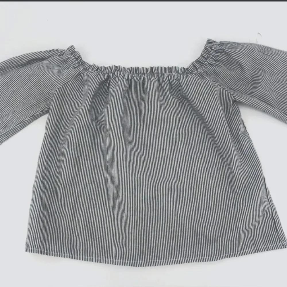 BRANDY MELVILLE THEIA Boxy Crop Peasant Top Pinstripe elastic charcoal white - Picture 11 of 14